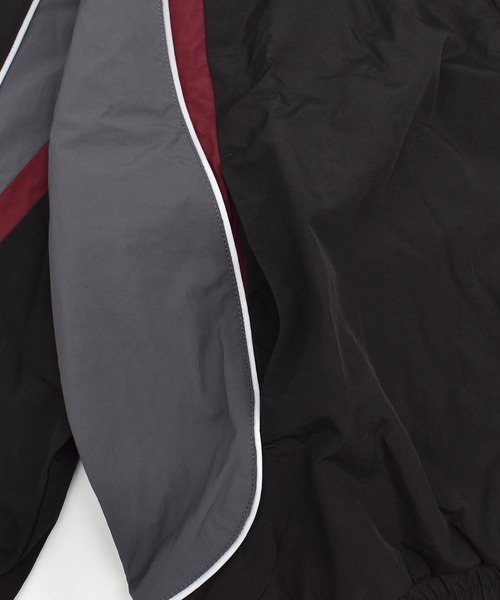 UMBRO(アンブロ)の「【ムラサキスポーツ限定】UMBRO/アンブロ トラックジャケット ユニセックス セットアップ対応 MD3726FWMSJK02(ナイロンジャケット・メンズ・ネイビー/ブラック・M/XL/L/S)」の8枚目の写真