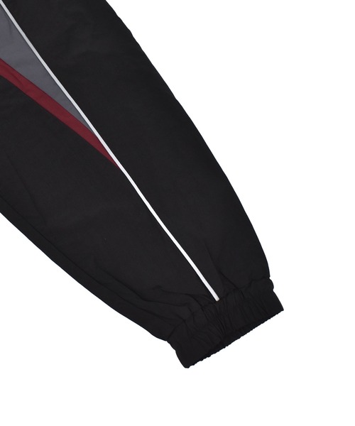 UMBRO(アンブロ)の「【ムラサキスポーツ限定】UMBRO/アンブロ トラックジャケット ユニセックス セットアップ対応 MD3726FWMSJK02(ナイロンジャケット・メンズ・ネイビー/ブラック・M/XL/L/S)」の3枚目の写真