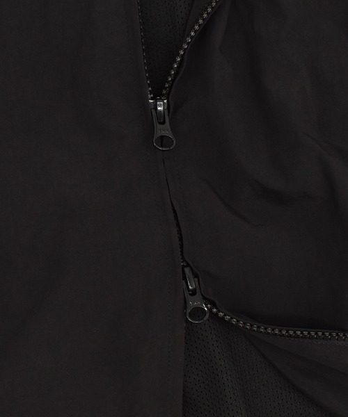 UMBRO(アンブロ)の「【ムラサキスポーツ限定】UMBRO/アンブロ トラックジャケット ユニセックス セットアップ対応 MD3726FWMSJK02(ナイロンジャケット・メンズ・ネイビー/ブラック・M/XL/L/S)」の4枚目の写真