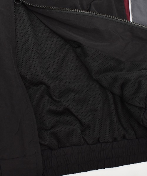 UMBRO(アンブロ)の「【ムラサキスポーツ限定】UMBRO/アンブロ トラックジャケット ユニセックス セットアップ対応 MD3726FWMSJK02(ナイロンジャケット・メンズ・ネイビー/ブラック・M/XL/L/S)」の5枚目の写真