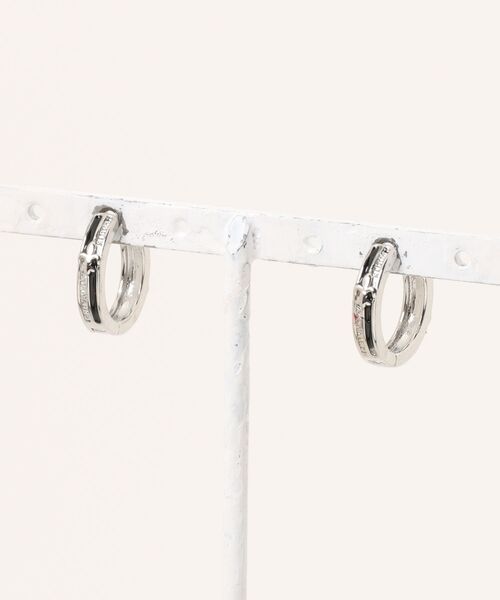 VIBGYOR(ヴィブジョー)の「シルバークロス刻印リングピアス/両耳用/メンズ(ANM)(ピアス(両耳用)・レディース・シルバー・FREE)」の2枚目の写真