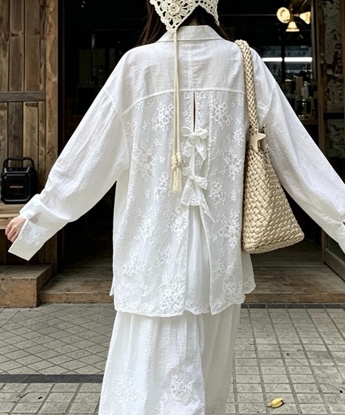 SHOUYO（ショウヨウ）の「後ろレース切替シャツ（シャツ/ブラウス・レディース・ブルー/ホワイト・M）」の4枚目の写真