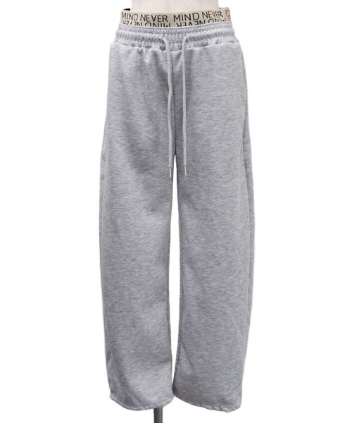 CLOTHY（クロシィ）の「【ちらっとロゴが効く、今っぽスウェットパンツ】ウエストロゴ バレルパンツ（スウェットパンツ・レディース・ブラック/グレー・MEDIUM/LARGE）」の5枚目の写真