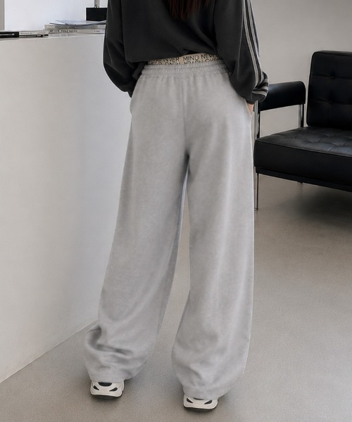CLOTHY（クロシィ）の「【ちらっとロゴが効く、今っぽスウェットパンツ】ウエストロゴ バレルパンツ（スウェットパンツ・レディース・ブラック/グレー・MEDIUM/LARGE）」の15枚目の写真