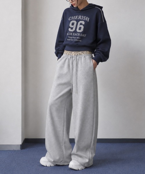 CLOTHY（クロシィ）の「【ちらっとロゴが効く、今っぽスウェットパンツ】ウエストロゴ バレルパンツ（スウェットパンツ・レディース・ブラック/グレー・MEDIUM/LARGE）」の17枚目の写真