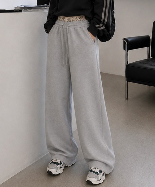 CLOTHY（クロシィ）の「【ちらっとロゴが効く、今っぽスウェットパンツ】ウエストロゴ バレルパンツ（スウェットパンツ・レディース・ブラック/グレー・MEDIUM/LARGE）」の13枚目の写真
