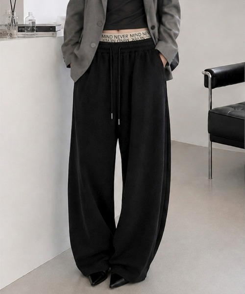 CLOTHY（クロシィ）の「【ちらっとロゴが効く、今っぽスウェットパンツ】ウエストロゴ バレルパンツ（スウェットパンツ・レディース・ブラック/グレー・MEDIUM/LARGE）」の18枚目の写真