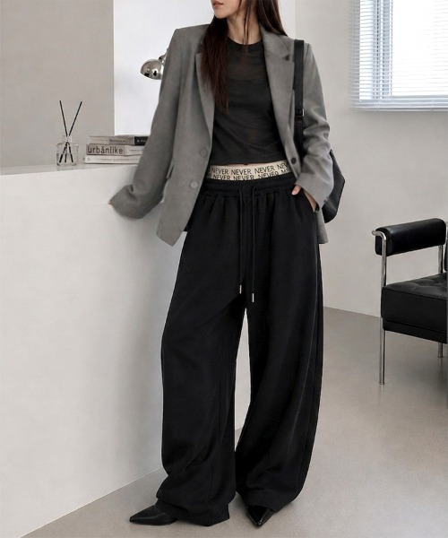 CLOTHY（クロシィ）の「【ちらっとロゴが効く、今っぽスウェットパンツ】ウエストロゴ バレルパンツ（スウェットパンツ・レディース・ブラック/グレー・MEDIUM/LARGE）」の21枚目の写真