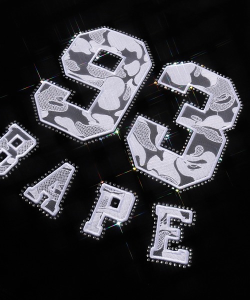 A BATHING APE（アベイシングエイプ）の「CAMO LACE PATCH BOXY CROPPED PULLOVER HOODIE（パーカー・レディース・グレー/ブラック・MEDIUM/SMALL）」の5枚目の写真