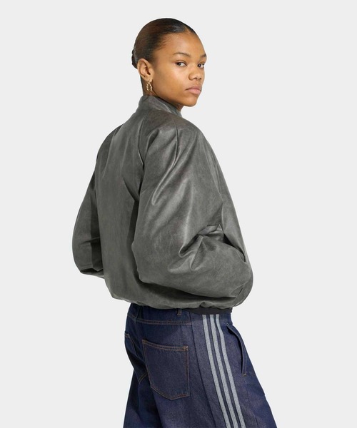 adidas(アディダス)の「SSTクロップドジャケット / アディダスオリジナルス adidas Originals(ブルゾン・レディース・ブラック・X-SMALL/X-LARGE/LARGE/3XL/XX-LARGE/MEDIUM/SMALL)」の2枚目の写真