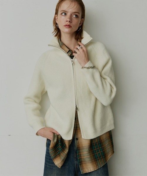 uchi.(ウチ)の「ダブルジップハイネックリブニットカーディガン(ニット/セーター・レディース・オフホワイト/グレー/レッド・FREE)」の4枚目の写真