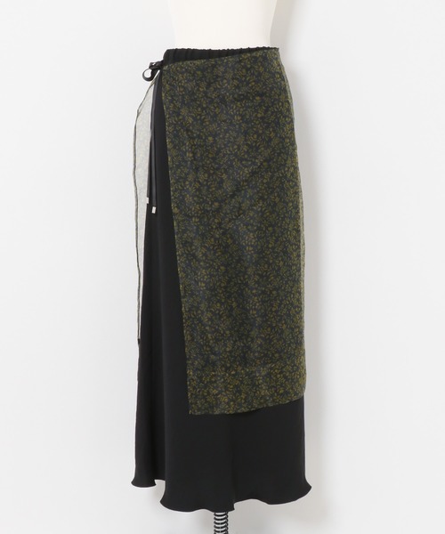 URBAN RESEARCH ROSSO WOMEN(アーバンリサーチ ロッソ)の「スモールフラワープリントラップスカート(スカート・レディース・ブラック系その他/イエロー・FREE)」の21枚目の写真