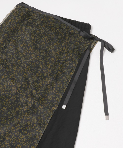 URBAN RESEARCH ROSSO WOMEN(アーバンリサーチ ロッソ)の「スモールフラワープリントラップスカート(スカート・レディース・ブラック系その他/イエロー・FREE)」の22枚目の写真