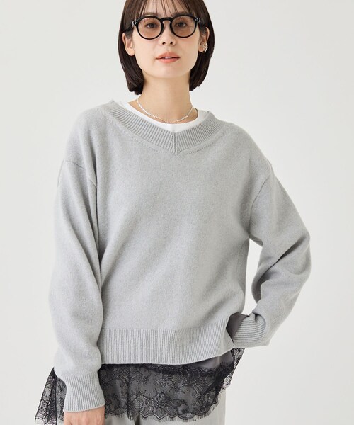 INDIVI(インディヴィ)の「【カシミヤ混/顔まわりスッキリ】Vネックプルオーバーニット(ニット/セーター・レディース・グリーン系/オフホワイト/パープル/ブラック/グレー系4/ブラウン系その他5・38/13/15 /05)」の3枚目の写真