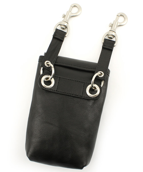 International Gallery BEAMS（インターナショナルギャラリービームス）の「International Gallery BEAMS / コンチョ　レザーポーチ（ボディバッグ/ウエストポーチ・メンズ・ブラック/ブラウン・ONE SIZE）」の3枚目の写真