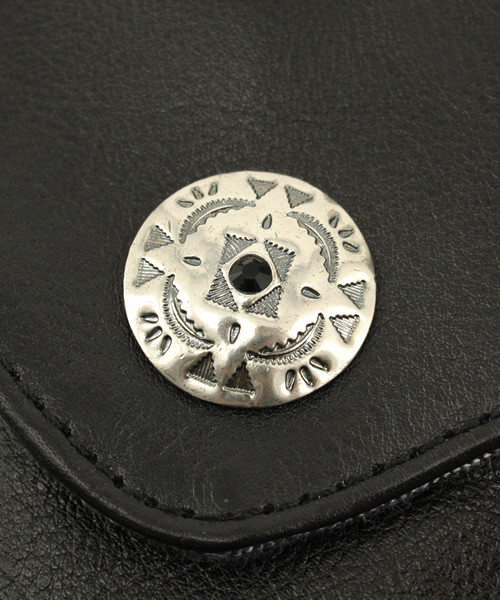 International Gallery BEAMS（インターナショナルギャラリービームス）の「International Gallery BEAMS / コンチョ　レザーポーチ（ボディバッグ/ウエストポーチ・メンズ・ブラック/ブラウン・ONE SIZE）」の7枚目の写真