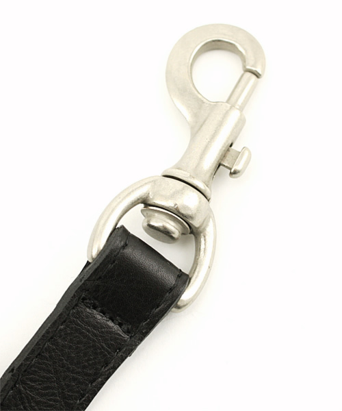 International Gallery BEAMS（インターナショナルギャラリービームス）の「International Gallery BEAMS / コンチョ　レザーポーチ（ボディバッグ/ウエストポーチ・メンズ・ブラック/ブラウン・ONE SIZE）」の6枚目の写真