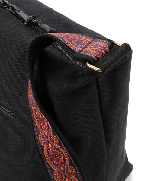 ALDIES（アールディーズ）の「James Shoulder  帆布 ショルダー（ショルダーバッグ・メンズ・ブルーグリーン/ブラック×ホワイト/ブラウン/バーガンディー/ブラック/ネイビー・FREE）」の9枚目の写真