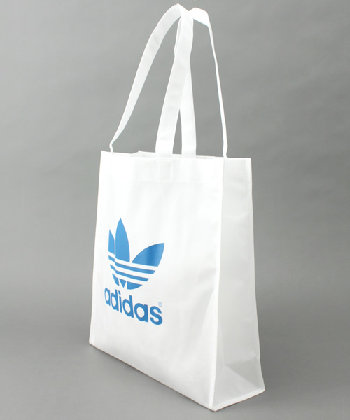 adidas Originals（アディダスオリジナルス）の「TREFOIL SHOPPER（トートバッグ・ホワイト/ブルー/ピンク・ﾌﾘ-）」の4枚目の写真