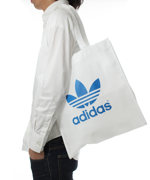 adidas Originals（アディダスオリジナルス）の「TREFOIL SHOPPER（トートバッグ・ホワイト/ブルー/ピンク・ﾌﾘ-）」の6枚目の写真