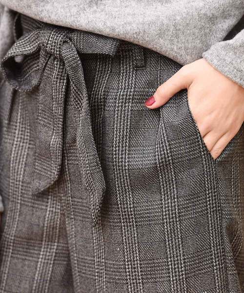 Luz Llena（ラズレナ）の「[ベルト付き]起毛グレンチェック柄ワイドパンツ（その他パンツ・レディース・ブラック/ブラウン・MEDIUM）」の17枚目の写真