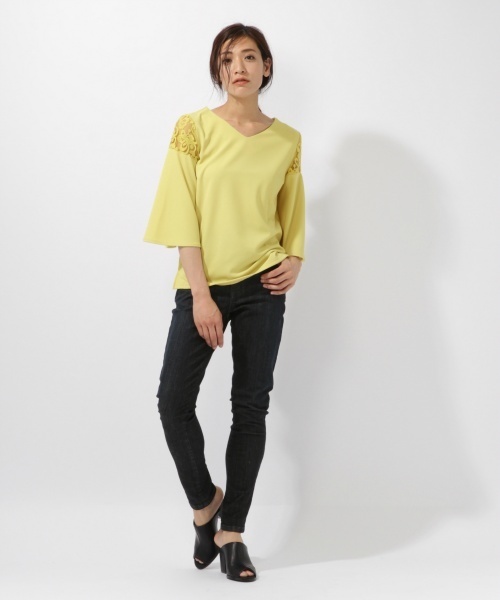 laboratory work（ラボラトリーワーク）の「パネルレースフレアスリーブVネックプルオーバー（Tシャツ/カットソー・レディース・オフホワイト/ブラック/イエロー系その他・MEDIUM）」の16枚目の写真