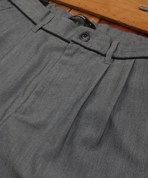 Confirm（コンファーム）の「Confirm / コンファーム 2タックワイドシルエットパンツ（スラックス・メンズ・グレー/ブラック/ベージュ・M/L）」の9枚目の写真