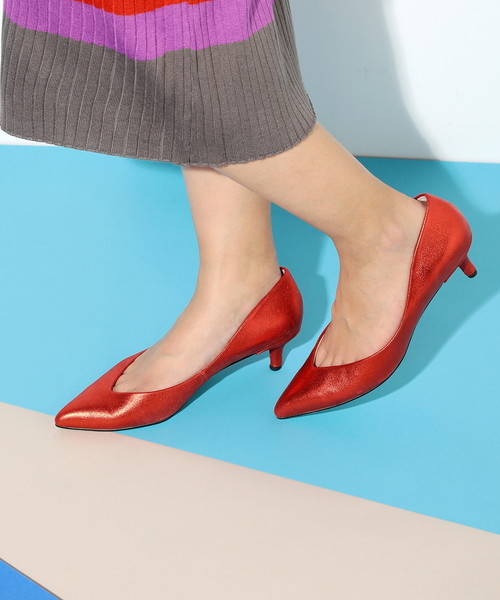 V SEVEN TWELVE THIRTY（ヴィセヴントゥエルヴサーティ）の「Ｖカットキトゥンヒールパンプス（パンプス・レディース・ネイビー/ブラック×ホワイト/グレー/レッド/シルバー/ピンク・22.5cm/23.5cm/23cm/24.5cm/24cm）」の5枚目の写真