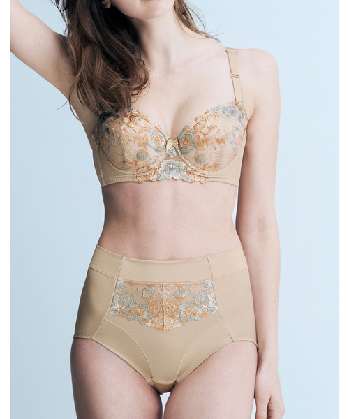 flufeel（フラフィール）の「バスト＆ヒップをグイッとアップ！ボディーライン格上げ　プルアップブラ＆ショーツ（ブラ&ショーツ・レディース・ベージュ/ライトブラウン/ピンク系その他・16）」の2枚目の写真