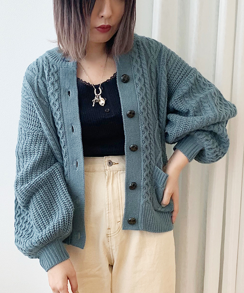 apres jour（アプレジュール）の「ケーブルクルーカーディガン【ZOZOTOWN限定アイテム】（カーディガン/ボレロ・レディース・ブルー/モカ/ラベンダー/スモークピンク/ライトベージュ・フリー）」の7枚目の写真