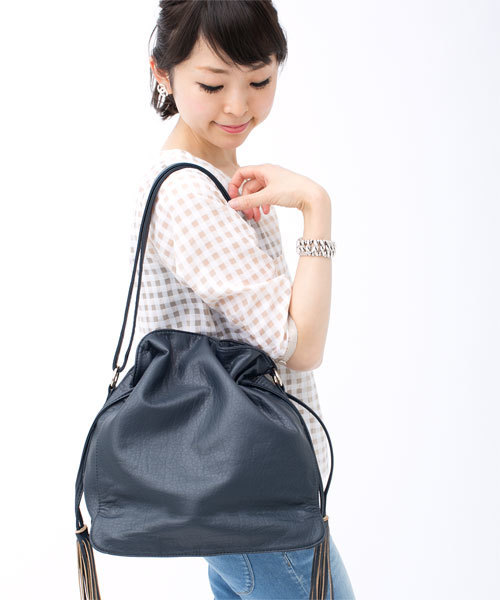 NANO universe（ナノユニバース）の「Fレザードロストバッグ（ショルダーバッグ・レディース・ホワイト/キャメル/ネイビー/ブラック・FREE）」の4枚目の写真