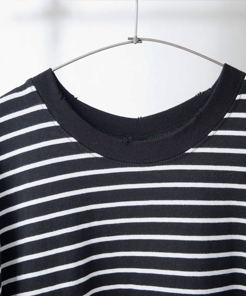 anown(アノン)の「anown/アノン オーバーサイズ ダメージ レイヤードボーダーカットソー(Tシャツ/カットソー・メンズ・ブラック×ホワイト・FREE)」の3枚目の写真