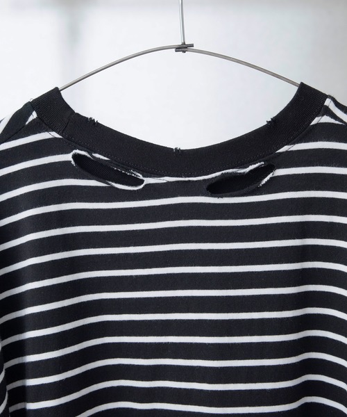 anown(アノン)の「anown/アノン オーバーサイズ ダメージ レイヤードボーダーカットソー(Tシャツ/カットソー・メンズ・ブラック×ホワイト・FREE)」の4枚目の写真