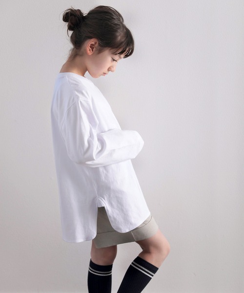 classicalelf(クラシカルエルフ)の「キッズ サイドスリット入りビッグシルエットロングTシャツ(長袖)(Tシャツ/カットソー・キッズ・ホワイト/ブラック/ベージュ/モカ/ブラウン系その他/グリーン系その他・130/140/150)」の2枚目の写真