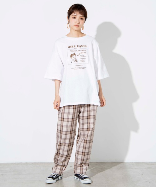 WEGO（ウィゴー）の「WEGO/アソートレトロプリントTシャツ（Tシャツ/カットソー・レディース・ホワイト系その他/ベージュ/ホワイト/サックスブルー・FREE）」の5枚目の写真