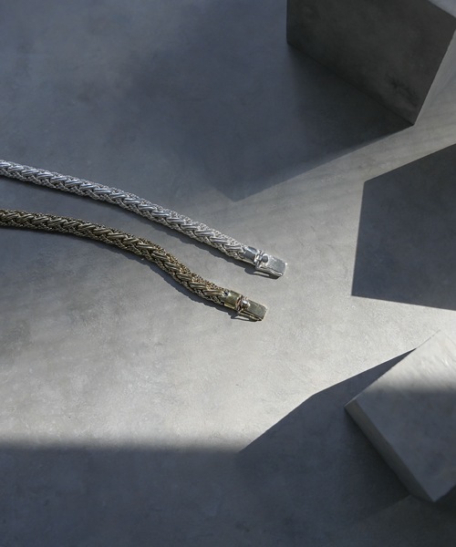 Editors Draw（エディターズドロー）の「BRASS ブレイド ブレスレット（ブレスレット・レディース・シルバー/ゴールド・SMALL/MEDIUM）」の4枚目の写真