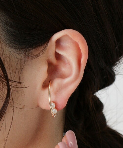 COCOSHNIK(ココシュニック)の「K10パール イヤーカフピアス(片耳用)(ピアス(両耳用)・レディース・シルバー系・00)」の9枚目の写真