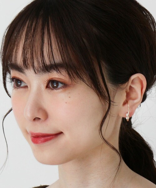 COCOSHNIK(ココシュニック)の「K10パール イヤーカフピアス(片耳用)(ピアス(両耳用)・レディース・シルバー系・00)」の11枚目の写真