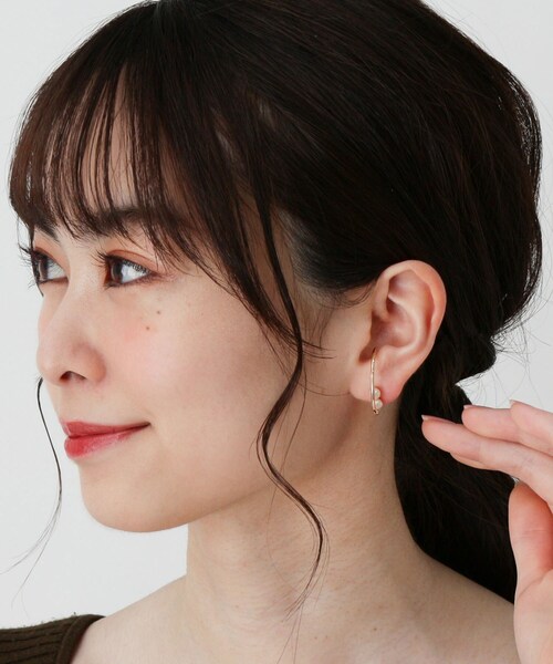 COCOSHNIK(ココシュニック)の「K10パール イヤーカフピアス(片耳用)(ピアス(両耳用)・レディース・シルバー系・00)」の10枚目の写真