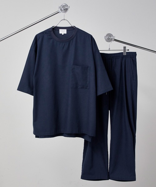 Loungewear tokyo（ラウンジウェアトウキョウ）の「【セットアップ】麻レーヨンリラックス オーバーサイズ1ポケット半袖Tシャツ＆ラウンジテーパードワイドイージーパンツ ワンマイルウェア（ルームウェア/パジャマ・メンズ・ブラック/ベージュ/ネイビー/カーキ/グレー系その他/キナリ・M/L/XL）」の6枚目の写真