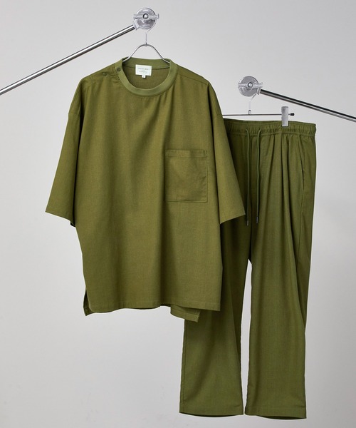 Loungewear tokyo（ラウンジウェアトウキョウ）の「【セットアップ】麻レーヨンリラックス オーバーサイズ1ポケット半袖Tシャツ＆ラウンジテーパードワイドイージーパンツ ワンマイルウェア（ルームウェア/パジャマ・メンズ・ブラック/ベージュ/ネイビー/カーキ/グレー系その他/キナリ・M/L/XL）」の5枚目の写真