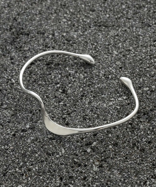 KUUUPY(クーピー)の「shizuku bangle - 雫バングル(バングル/リストバンド・メンズ・シルバー・FREE)」の2枚目の写真