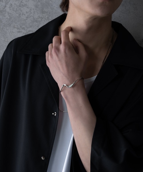 KUUUPY(クーピー)の「shizuku bangle - 雫バングル(バングル/リストバンド・メンズ・シルバー・FREE)」の8枚目の写真