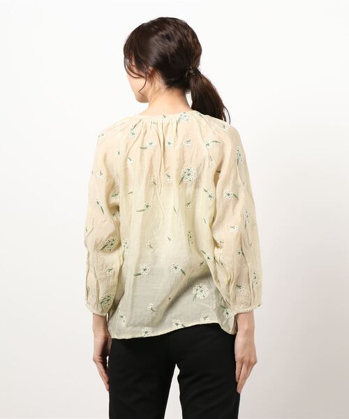 She's Closet（シーズクローゼット）の「花柄刺繍シアーブラウス（シャツ/ブラウス・レディース・ライトベージュ・FREE）」の2枚目の写真