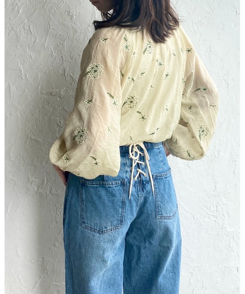 She's Closet（シーズクローゼット）の「花柄刺繍シアーブラウス（シャツ/ブラウス・レディース・ライトベージュ・FREE）」の4枚目の写真