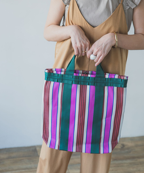 ITEMS URBANRESEARCH（アイテムズ アーバンリサーチ）の「ビニールフリルトート（トートバッグ・レディース・イエロー/レッド・-）」の2枚目の写真