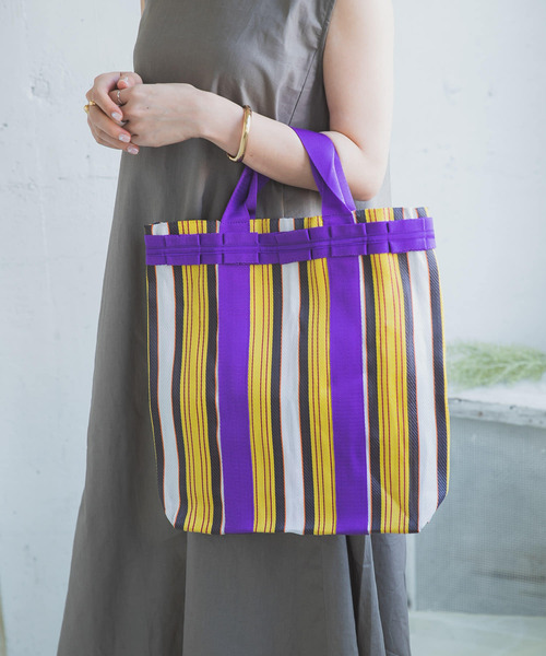 ITEMS URBANRESEARCH（アイテムズ アーバンリサーチ）の「ビニールフリルトート（トートバッグ・レディース・イエロー/レッド・-）」の3枚目の写真