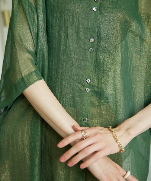 VACANCY（ヴァカンシー）の「シャイニーシアーハーフスリーブシャツ（シャツ/ブラウス・レディース・オレンジ/グリーン/グレイッシュベージュ・FREE）」の14枚目の写真