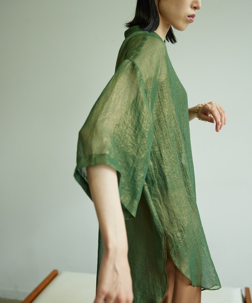 VACANCY（ヴァカンシー）の「シャイニーシアーハーフスリーブシャツ（シャツ/ブラウス・レディース・オレンジ/グリーン/グレイッシュベージュ・FREE）」の9枚目の写真