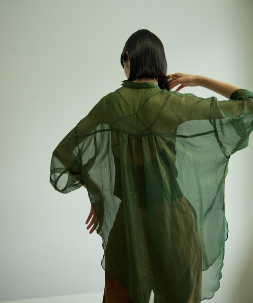 VACANCY（ヴァカンシー）の「シャイニーシアーハーフスリーブシャツ（シャツ/ブラウス・レディース・オレンジ/グリーン/グレイッシュベージュ・FREE）」の11枚目の写真